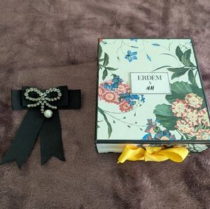 [Erdem x H&M] Black Grosgrain Ribbon Bow Brooch with Rhinestone and Pearl Detail